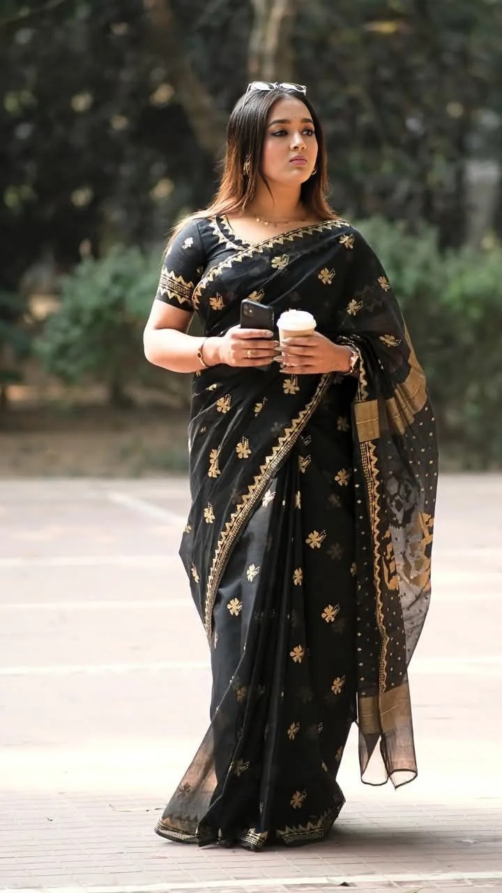 Dhupiyan Silk Sharee with Blouse Piece